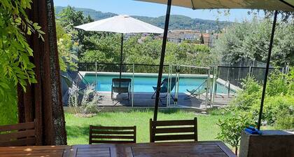 Beautiful spacious and quiet house in the heart of green Provence, open view