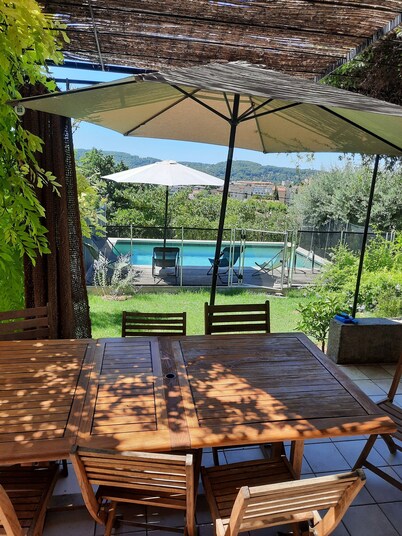 Beautiful spacious and quiet house in the heart of green Provence, open view