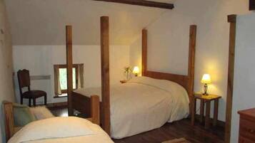 1 chambre, fer et planche à repasser, Wi-Fi, draps fournis