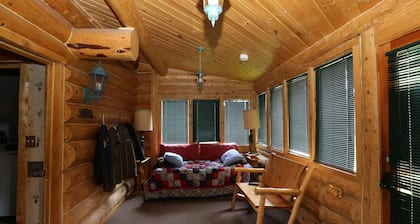 Excepcionalmente Alaska, vacaciones Entrar Bienes Inicio Situado en una natural 14 Acre Homestead.