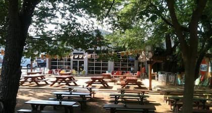 ¡Fabulosa ubicación en Turtle Creek!