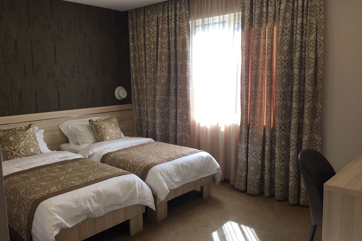 Camera Standard con letto matrimoniale o 2 letti singoli | Biancheria da letto ipoallergenica, minibar, una cassaforte in camera
