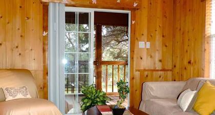 Moderne Holzblockhaus auf 30 Acre Mini-Resort / Ranch (siehe # 67819) in der Nähe Boerne