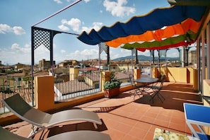Outdoor dining - Torre Lambertesca-FiorenTino, studio with big terrace over the roof of Florence (Firenze)