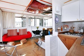 Interior - Torre Lambertesca-FiorenTino, studio with big terrace over the roof of Florence (Firenze)