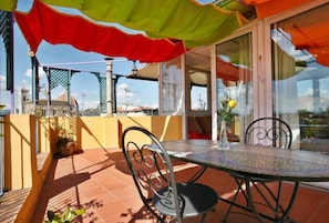 Outdoor dining - Torre Lambertesca-FiorenTino, studio with big terrace over the roof of Florence (Firenze)