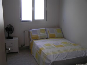 2 habitaciones, tabla de planchar con plancha, internet y ropa de cama 