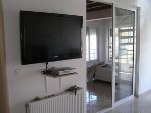 2 bedrooms, iron/ironing board, Internet, bed sheets