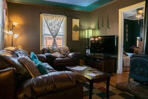 Smart TV, chimenea, videojuegos y reproductor de DVD 