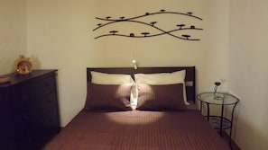 1 habitación, insonorización, tabla de planchar con plancha y wifi 