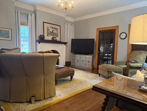 Smart TV, fireplace, DVD player, books