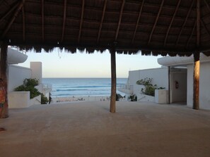 Property grounds - DISCOUNTS OFFERED!!Immaculate Mexican Villa with Stunning view to the Caribbean  (Cancun)