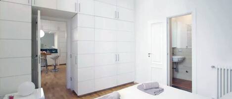 1 chambre, bureau, fer et planche à repasser, Wi-Fi gratuit