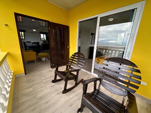 Property grounds - 2nd Floor Beach House Apartment just steps from the beach! (Las Tablas)