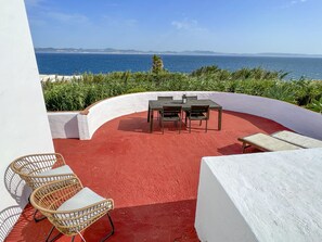Outdoor dining - WIFI Beach Front Villa Amazing Views (Tarifa)