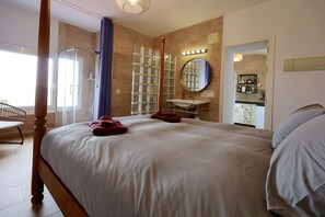 3 bedrooms, soundproofing, free WiFi, bed sheets - WIFI Beach Front Villa Amazing Views (Tarifa)