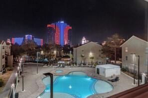 Pool - Beautiful Three Bedroom All New Just Minutes From The Strip (Las Vegas)