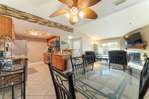 Dining - Beautiful Three Bedroom All New Just Minutes From The Strip (Las Vegas)