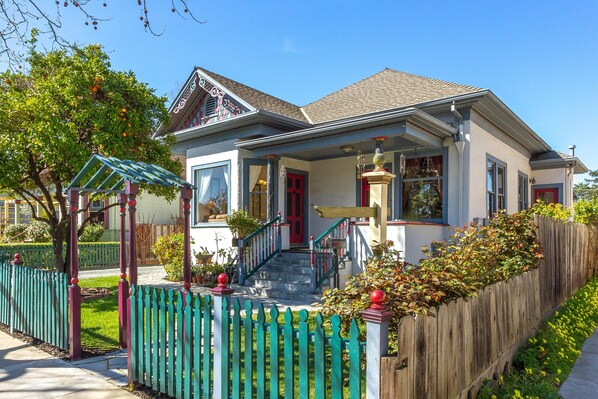 Exterior -  VICTORIAN PARADISE WITH INTELLIBED BED IN DOWNTOWN CAMPBELL (Campbell)