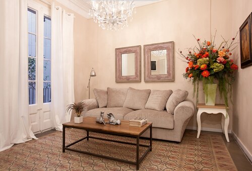 CENTRAL 4BR/2BR FAMILY APARTMENT with AIRCO, WIFI, LIFT