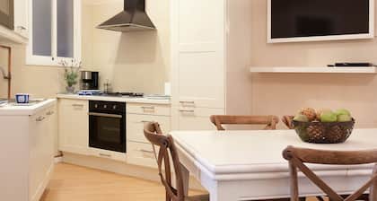 APARTAMENTO FAMILIAR CENTRAL 4BR / 2BR con AIRCO, WIFI, ELEVADOR
