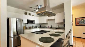 冰箱、微波炉、烤箱、炉灶