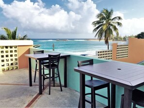 تناول الطعام بالخارج