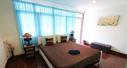 **DELUXE Spacious Town HOUSE IN CHIANG MAI CITY -NEAR THE SUNDAY NIGHT MARKET!**