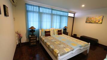 2 bedrooms, desk, iron/ironing board, travel crib