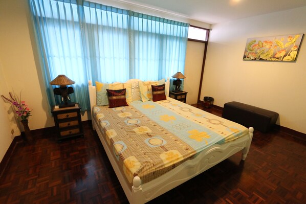 2 bedrooms, desk, iron/ironing board, travel cot