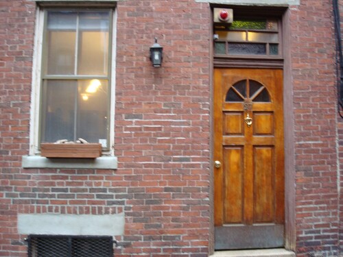 Historic Beacon Hill Duplex -2 bed 1.5 bathrooms Condo -heart of Boston