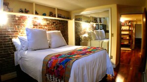 2 bedrooms, in-room safe, desk, iron/ironing board