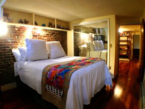 2 habitaciones, caja de seguridad en la habitación y escritorio