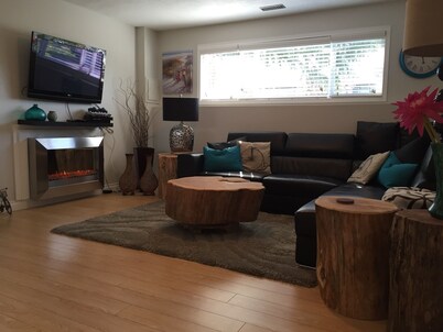 Sidney by the Sea 2 Bedroom 1 Bathroom Livingroom, In a private space