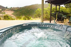 Outdoor spa tub - Romantic Farm Stay with Hottub and View (Fallbrook)
