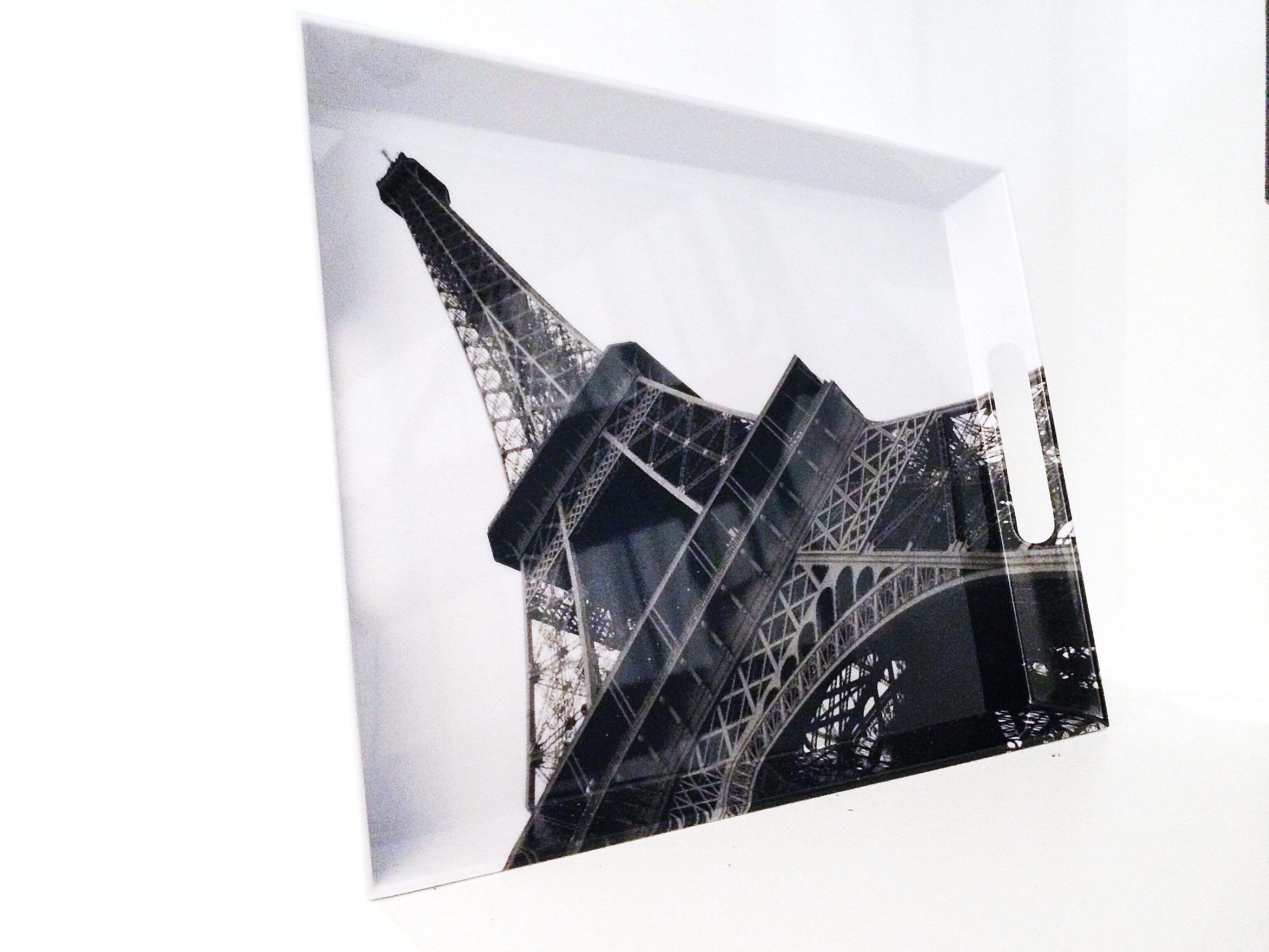 A photograph of the Eiffel Tower.