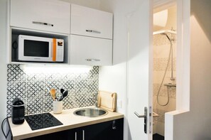 Refrigerador, microondas, horno, placa de cocina