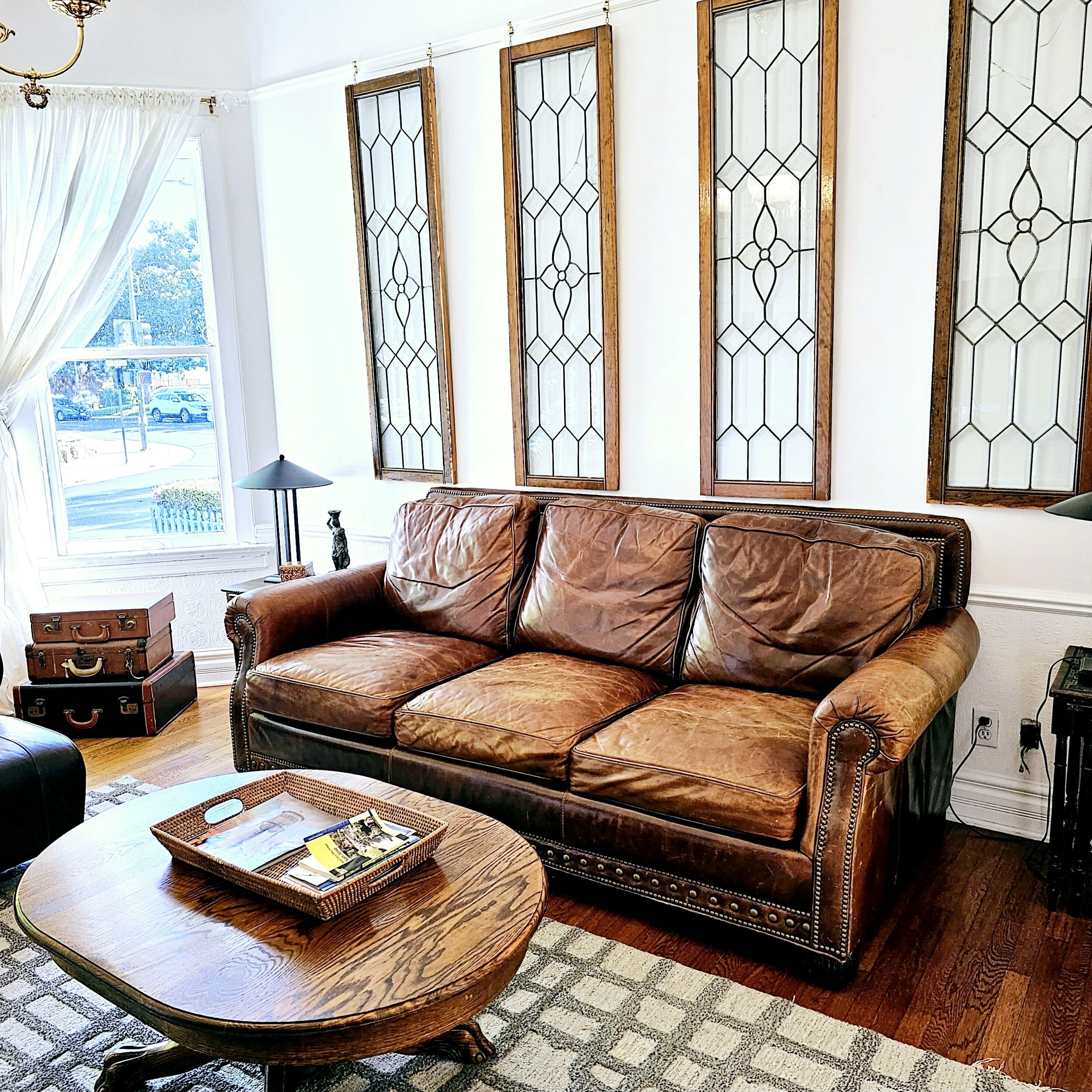 Een televisie, een dvd-speler en boeken