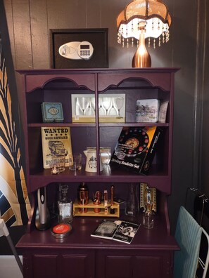 Interior - 1910 Victorian Bootlegger's Lair in Starlandia (Savannah)