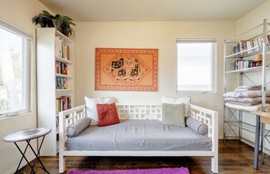 2 bedrooms, desk, iron/ironing board, free WiFi