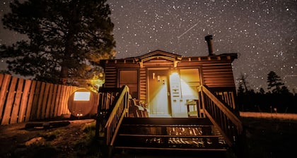 Tiny Mountain View Sauna Cabin on 1.5 acres in the Coconino National Forest