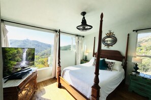 1 bedroom, travel cot, free WiFi, bed sheets