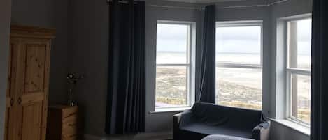 Iron/ironing board, rollaway beds, free WiFi