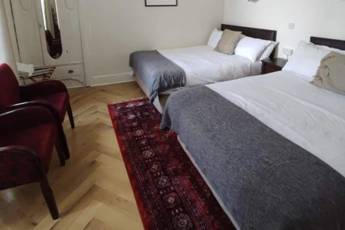Iron/ironing board, rollaway beds, free WiFi