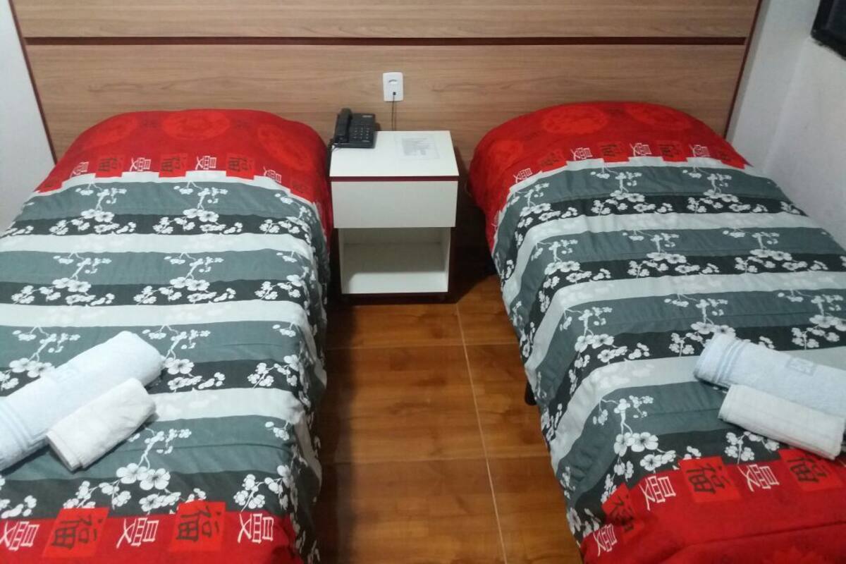 Chambre avec lits jumeaux, 2 lits une place | Minibar, bureau, rideaux occultants, Wi-Fi gratuit