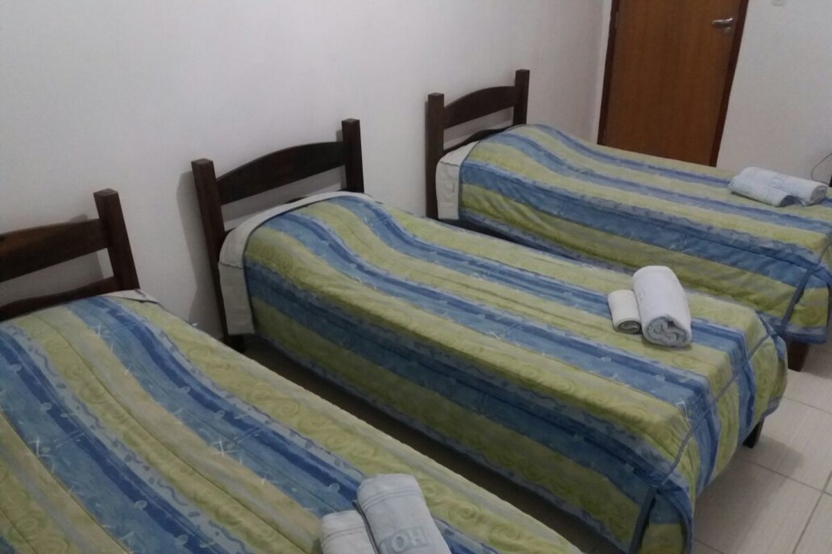 Chambre Triple, 3 lits une place | Minibar, bureau, rideaux occultants, Wi-Fi gratuit