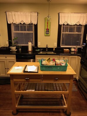 Fridge, microwave, oven, stovetop - Spacious and Clean 2 Bedroom in Dorchester Neighborhood of Boston (Boston)