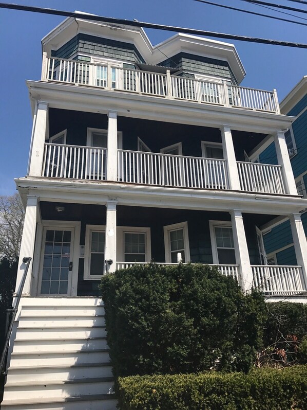 Exterior detail - Spacious and Clean 2 Bedroom in Dorchester Neighborhood of Boston (Boston)