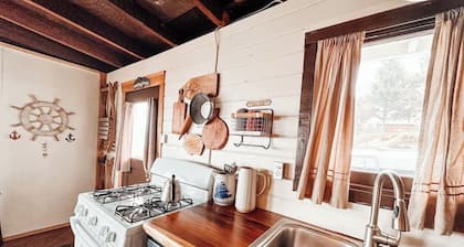 Captains Quarters Olympic Beach Cabin on the Strait of Juan De Fuca