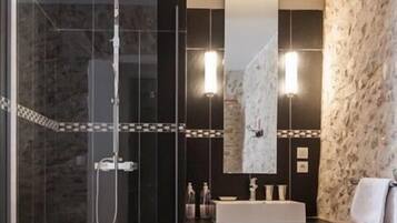 Chambre Double, salle de bains privée | Salle de bain